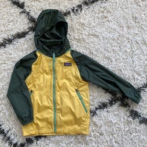 Patagonia light coat windbreaker 4t yellow and green